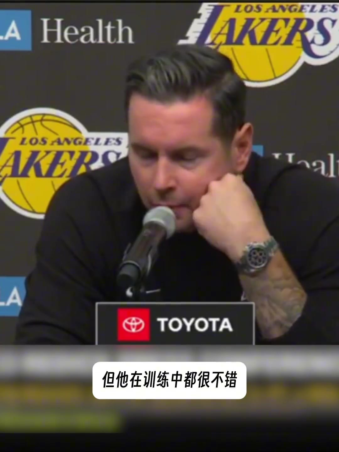 雷迪克:布朗尼这几场季前赛打的不好 但他在训练中表现得很好